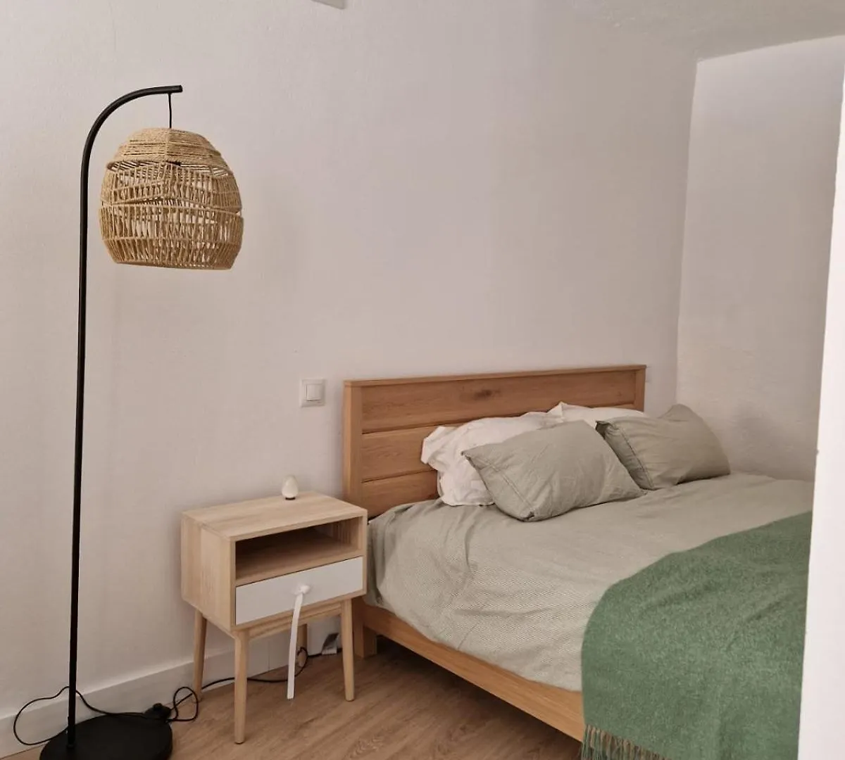 Habitacion Amplia Y Tranquila Con Bano Privado En Piso Compartido Malaga 0*,