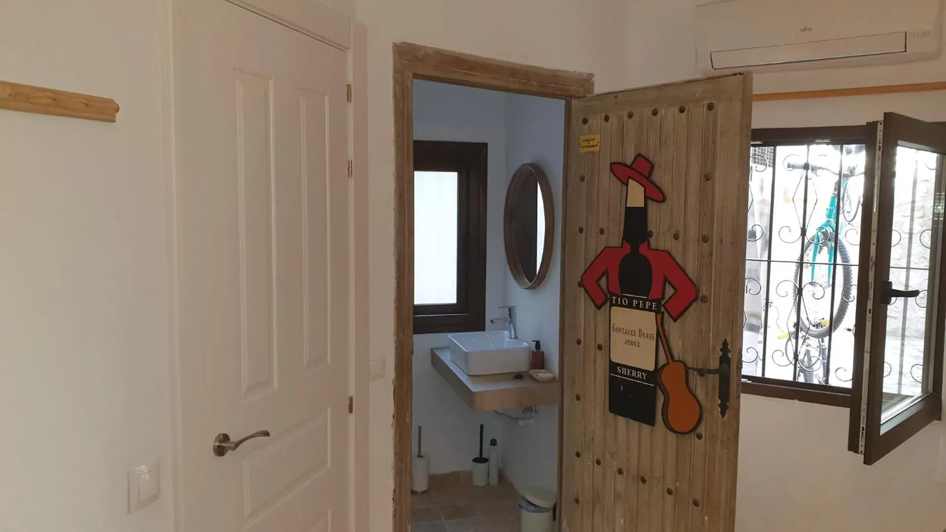 Habitacion Amplia Y Tranquila Con Bano Privado En Piso Compartido Malaga 0*,  Spain