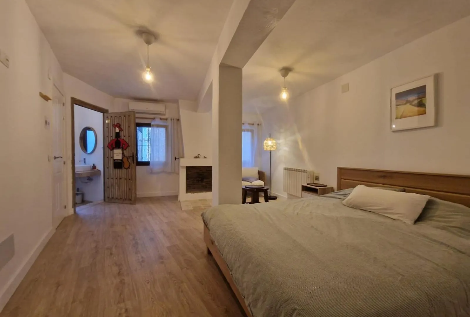 Habitacion Amplia Y Tranquila Con Bano Privado En Piso Compartido Malaga Spain